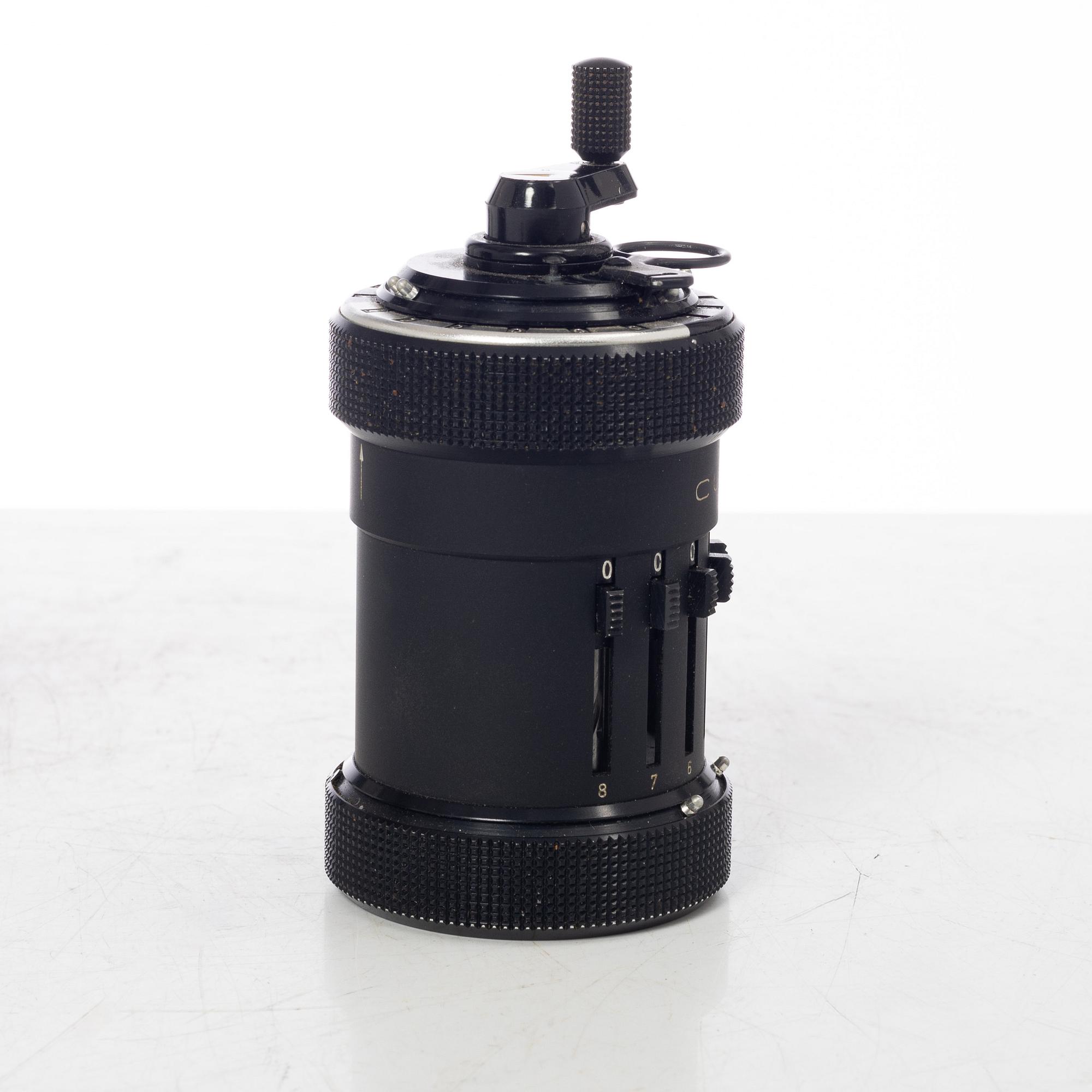 Räknemaskin, "Curta, Type I", utvecklad av Curt Herzstark, Contina AG Mauren, Lichtenstein, formgiven 1947.