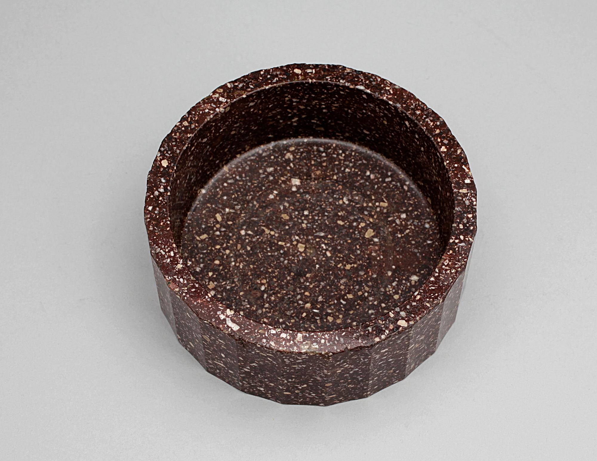SMÖRASK, porfyr, 1800-tal.