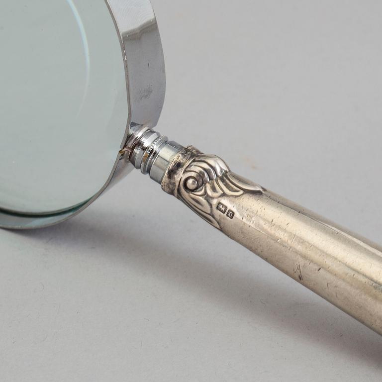 A silver magnifying glass by William Hutton & Sons, Sheffield, 1883.