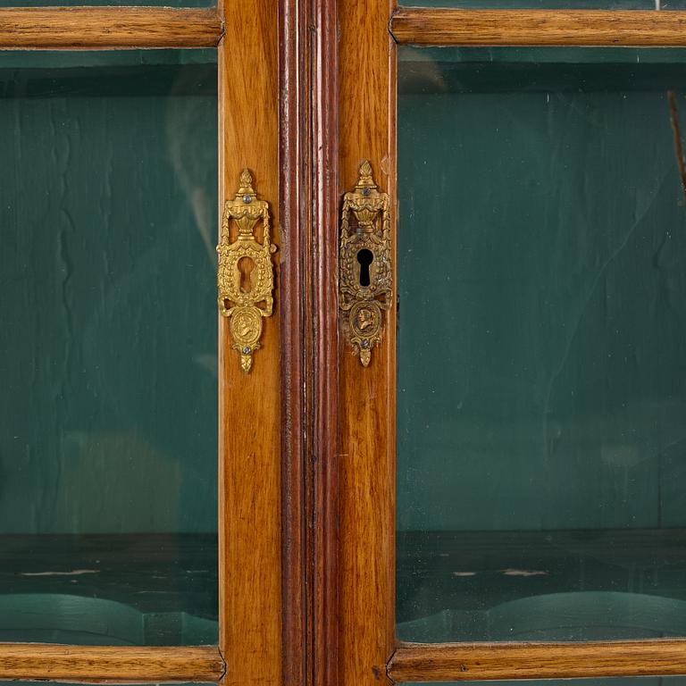 Display cabinet, 20th century, Louis XV style.