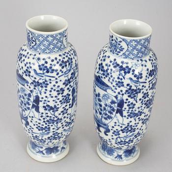A pair of blue and white figural vases, Qing dynasty, late 19th century.