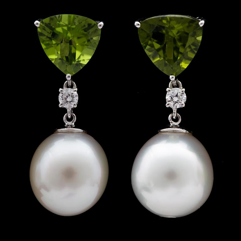 A pair of cultured South sea pearl, 12,4 mm, peridotes, tot. 6.55 cts and brilliant cut diamond earrings, tot. 0.24 cts.
