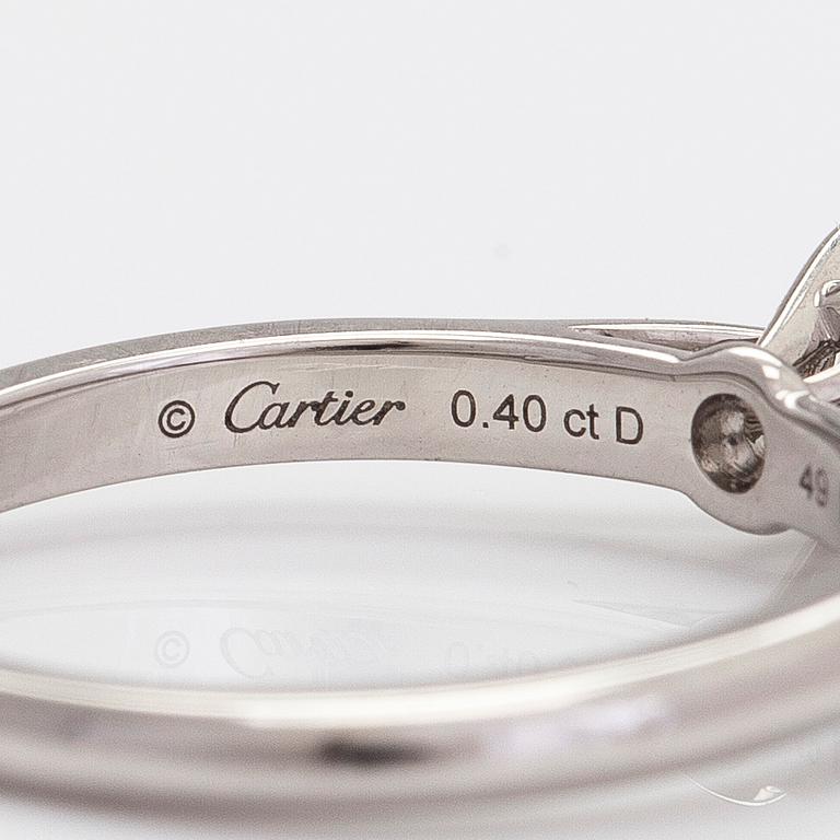 Cartier, ring, platina och briljantslipad diamant ca 0.40 ct. Med GIA dossier.