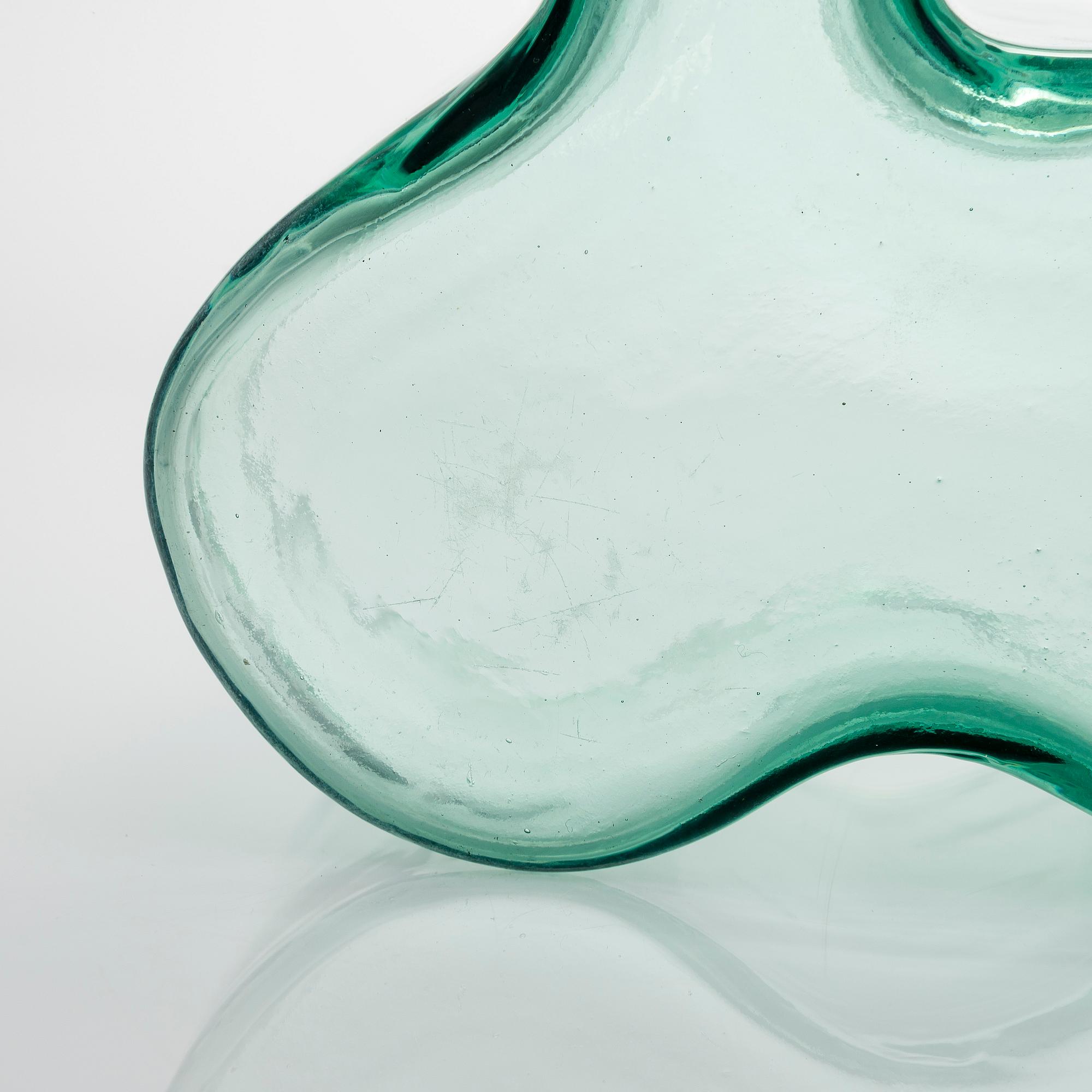 Alvar Aalto, A '9750' vase Karhula Glassworks in production 1937-1949.