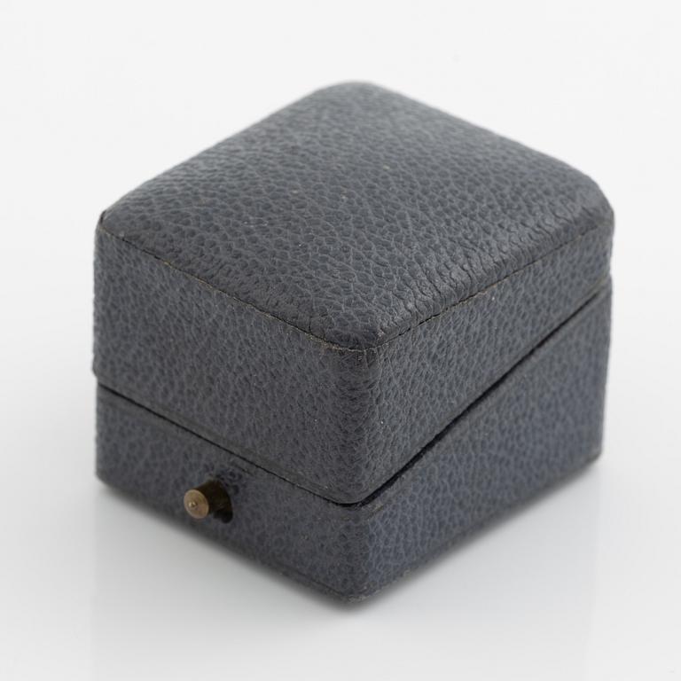 Ring 14K gold with brown stone. Oskar Lindroos, Helsinki 1947.