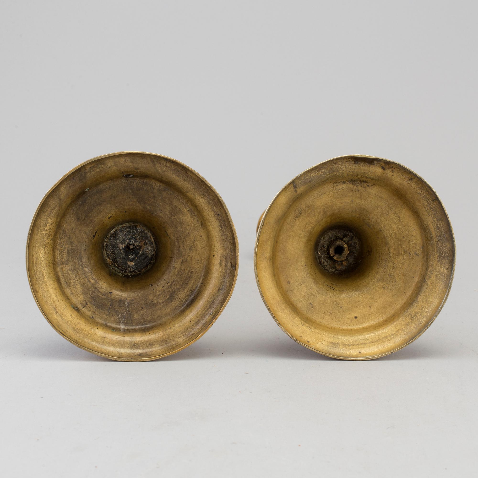 LJUSSTAKAR, ett par, brons, gustavianska, sent 1700-tal.
