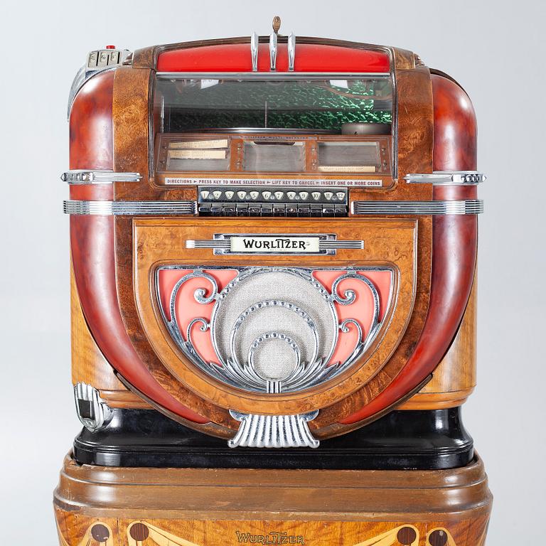 JUKEBOX, Wurlitzer Model 81, on original wooden stand "Mae West".