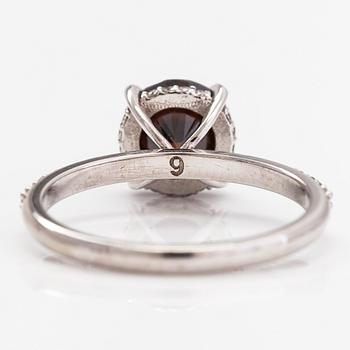 A 14K white gold ring with diamonds ca. 2.30 ct in total. GWlab certificate.