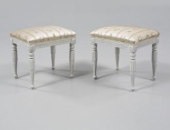 TABURETTER, ett par, 1800-tal.