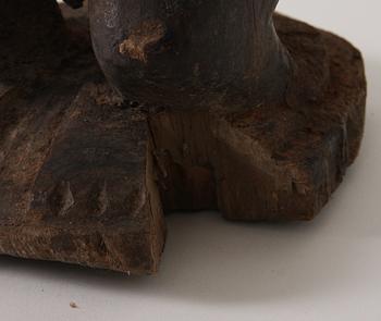 SKULPTUR, trä samt vitmetall, trol, Songye, Kongo Kinshasa.