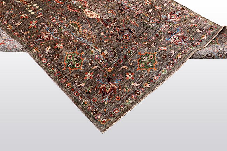 A rug, Zieglar design, ca 244 x 180 cm.