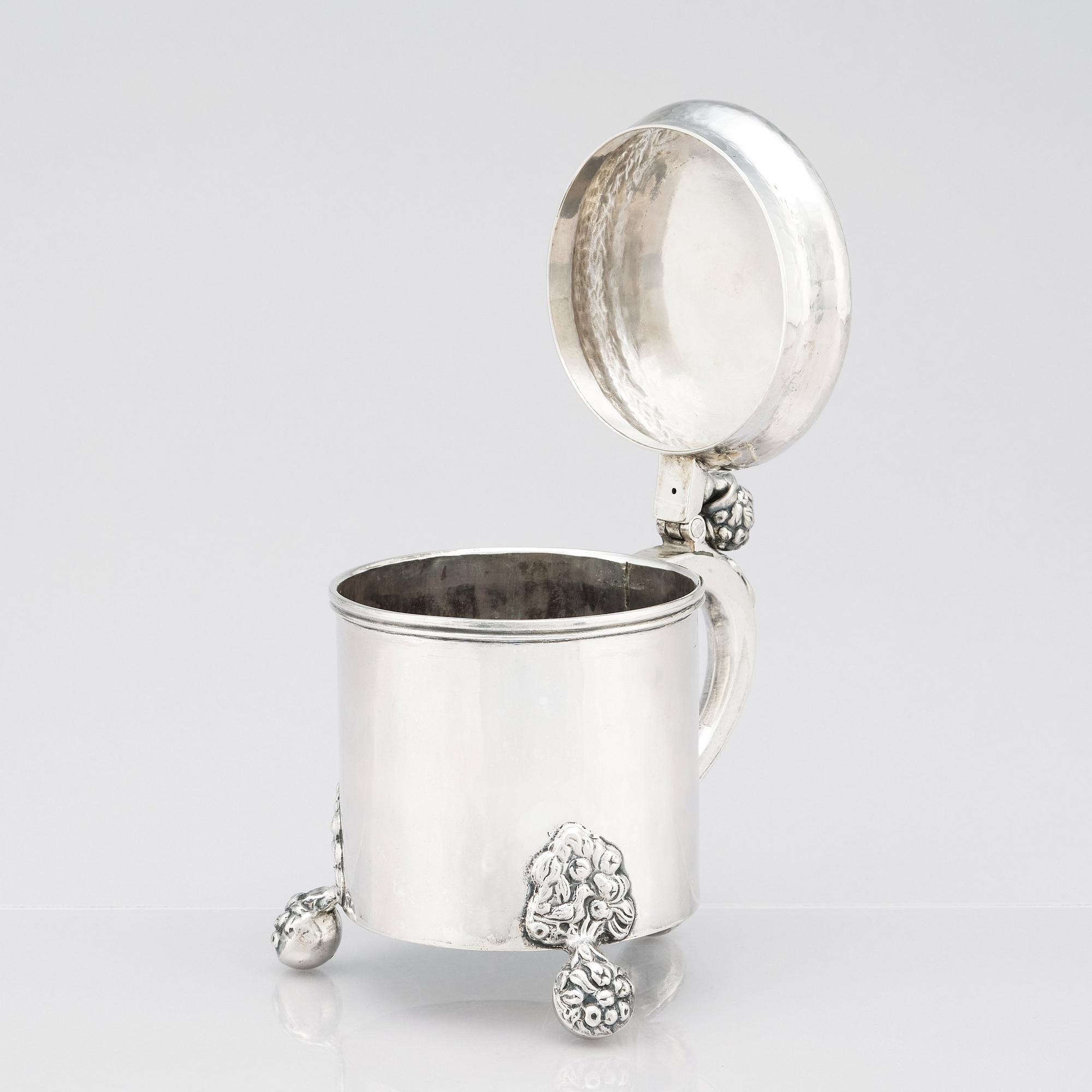 An 18th Century silver tankard. Unidentified makers mark. Possibly Marienburg, about 1720.