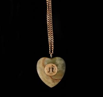 HALSBAND, 18k guld  och nefrit. Total vikt ca 21 gram.