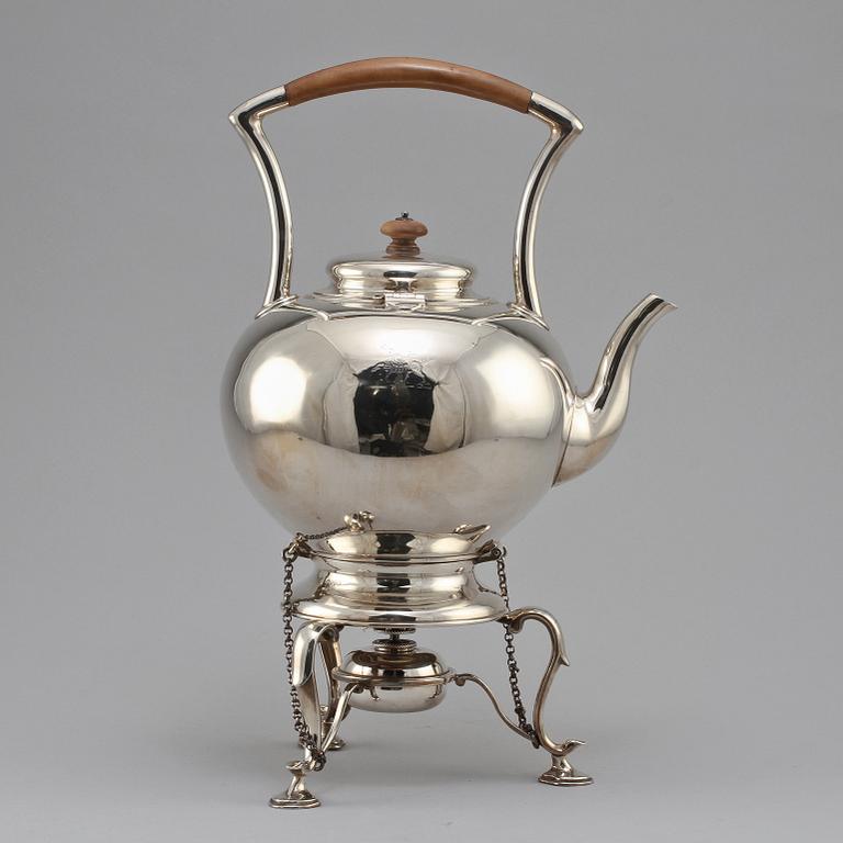 TEKÖK på RECHAUD, silver, London, 1878. Vikt 2280 g.