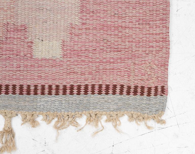 Ingegerd Silow, a flat weave carpet, signed IS, approx. 277 x 197 cm.