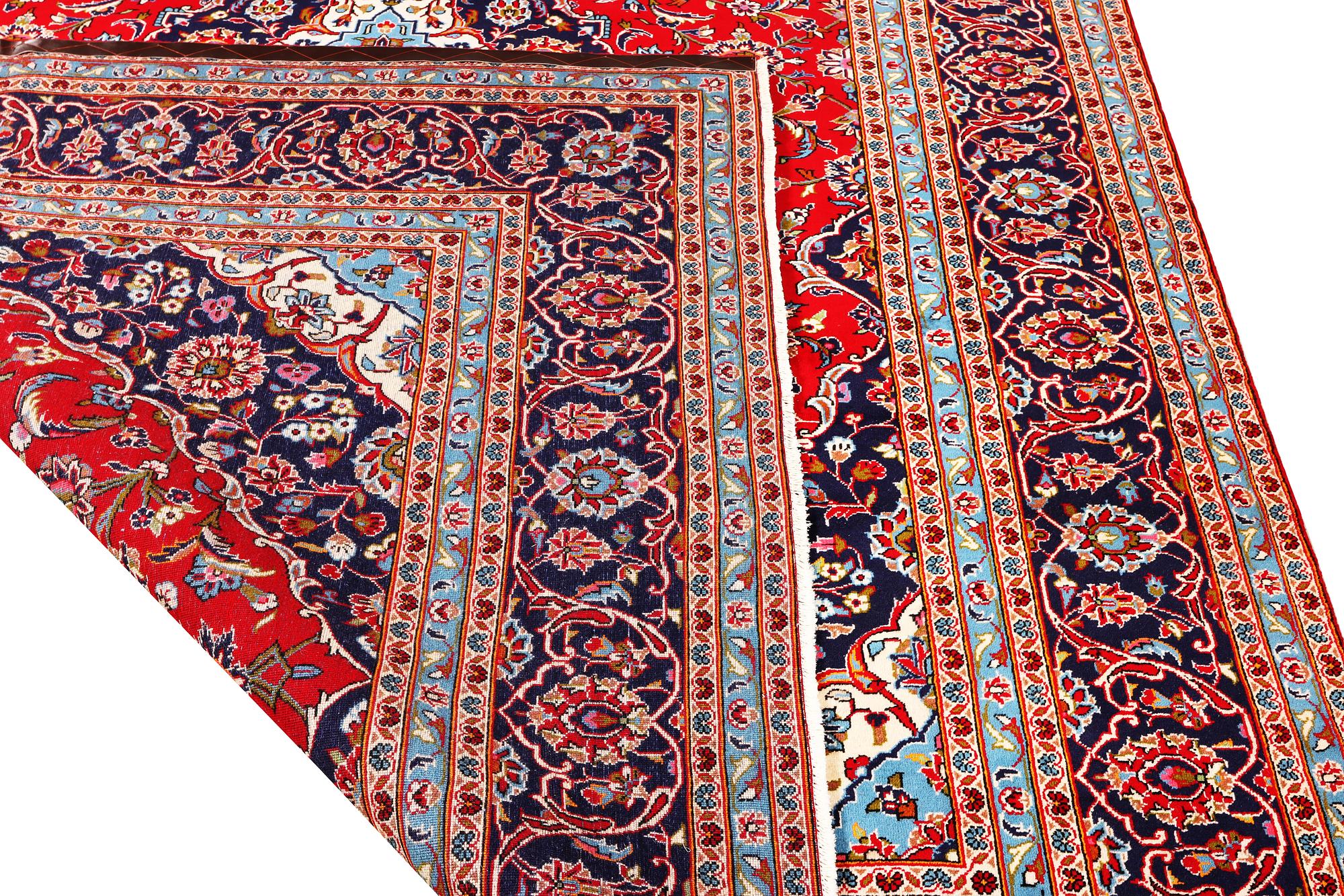 A Keshan carpet, c. 372 x 247 cm.