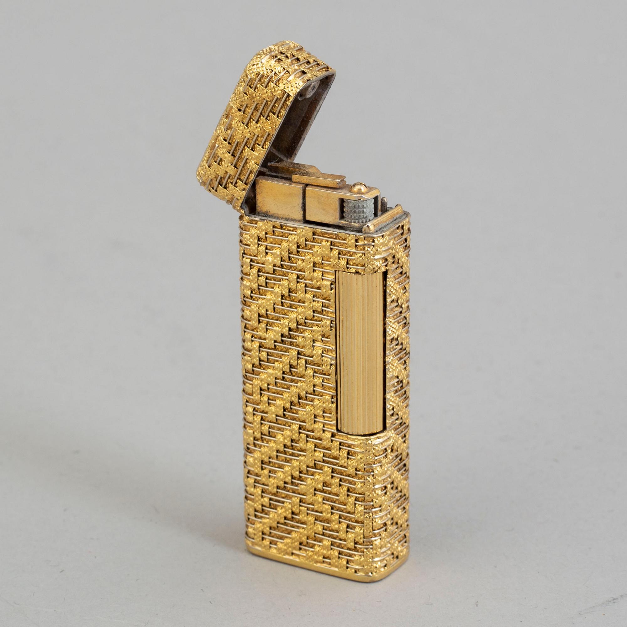 A Dunhill gold plated lighter.