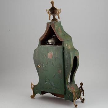 A rokoko style table clock. Pendulum and two keys. 19/20th century.