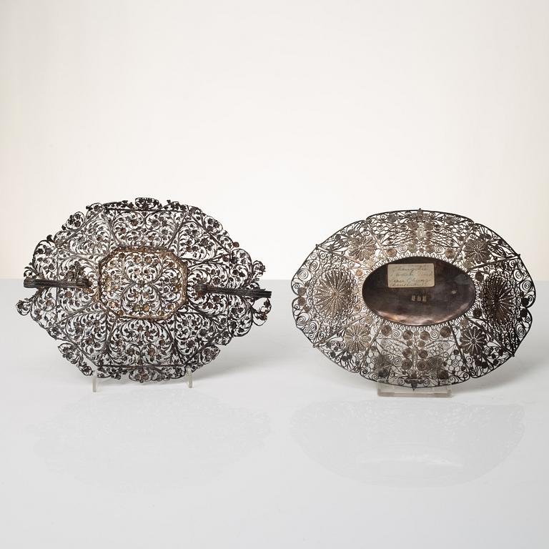 Korgar, två stycken, silver. Kina, Qingdynastin, 1800-tal.