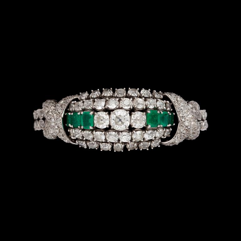 A emerald and old-cut diamond app. tot. 16 cts bracelet.