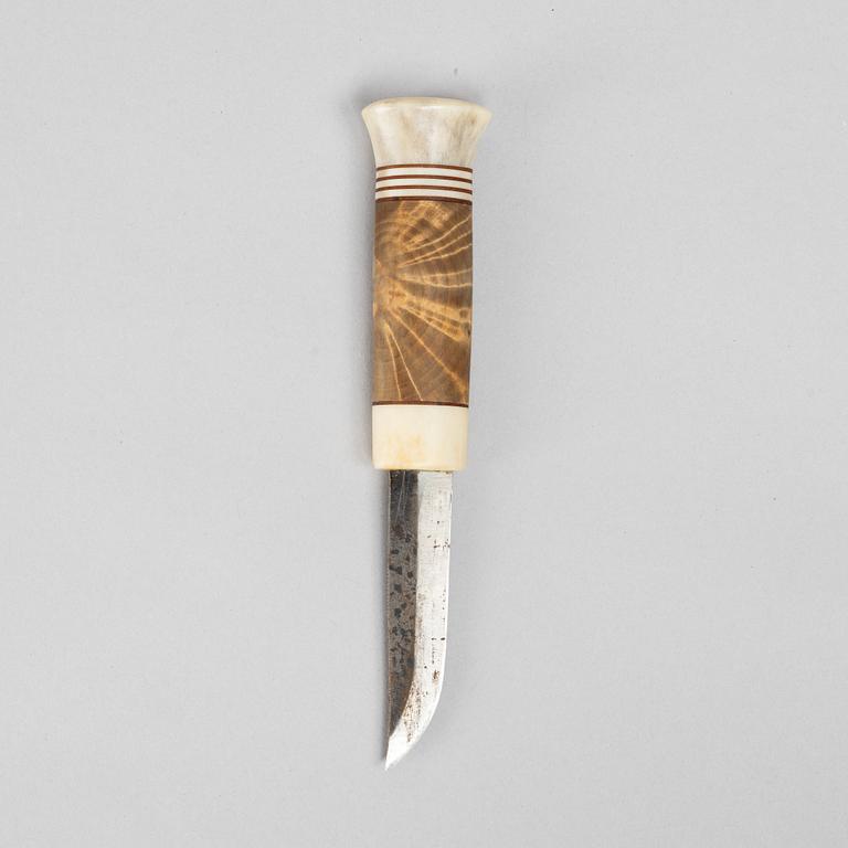 Roger Saiton, a reindeer horn knife, Kaitum, signed and dated 1990.