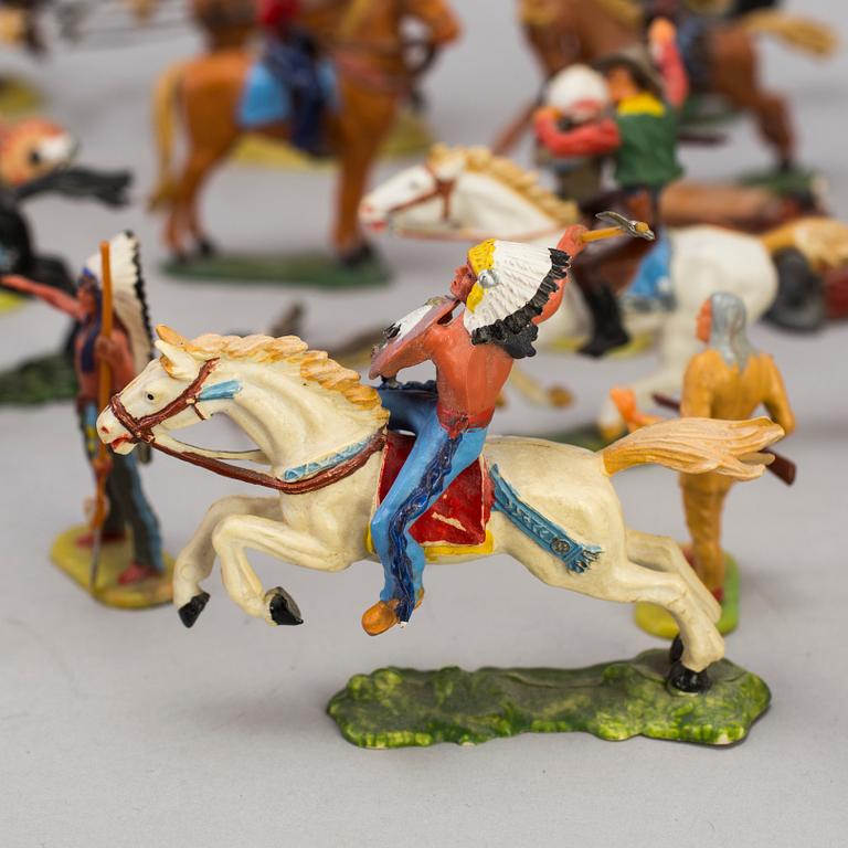 A lot of 40 Elastolin plastic cowboys and indians, Germany, 1960s.