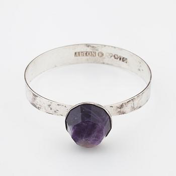 ALTON, Falköping, 1969, a faceted amethyst bangle.