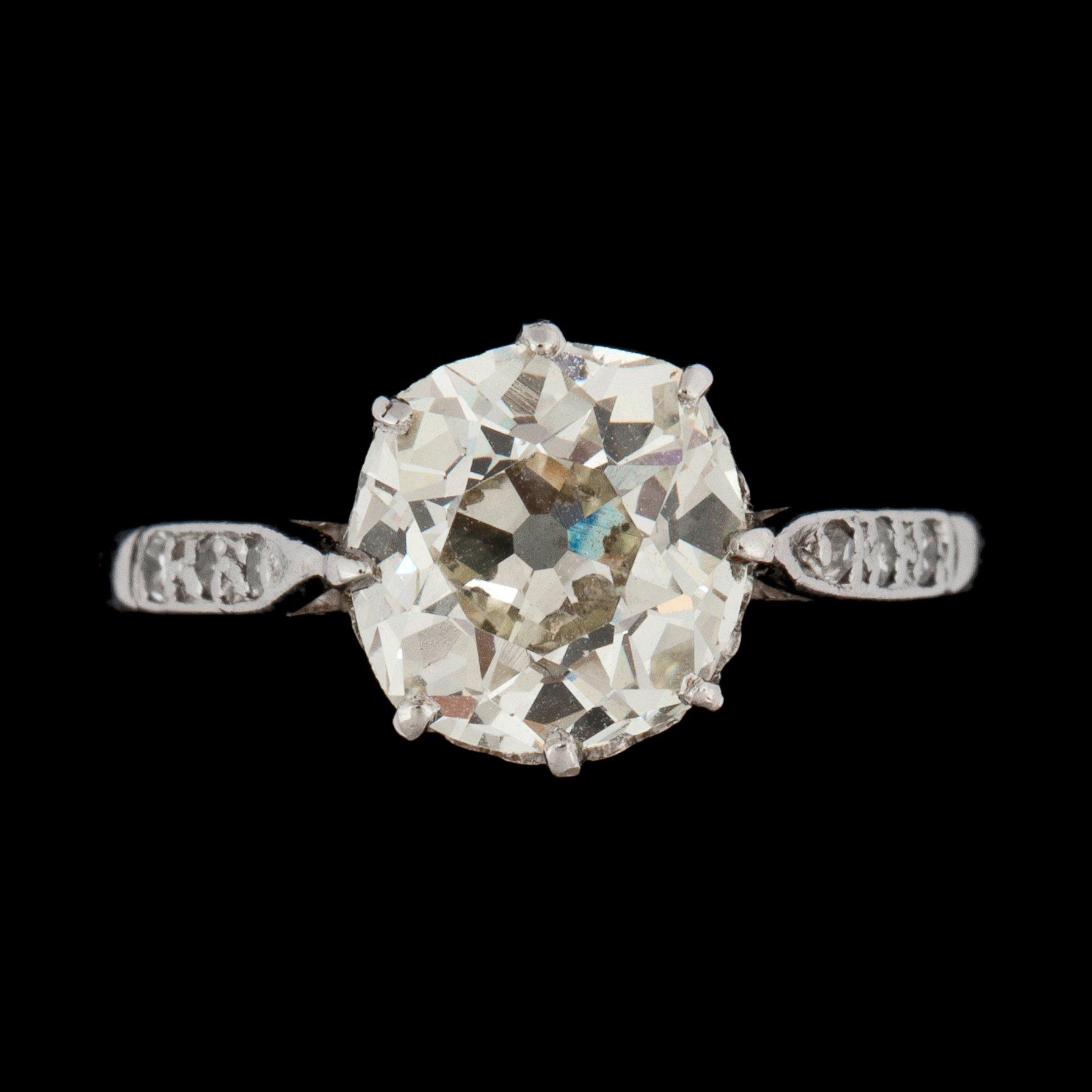 RING med gammalslipad diamant, ca 2.29 carat. Kvalitet ca L/ SI.