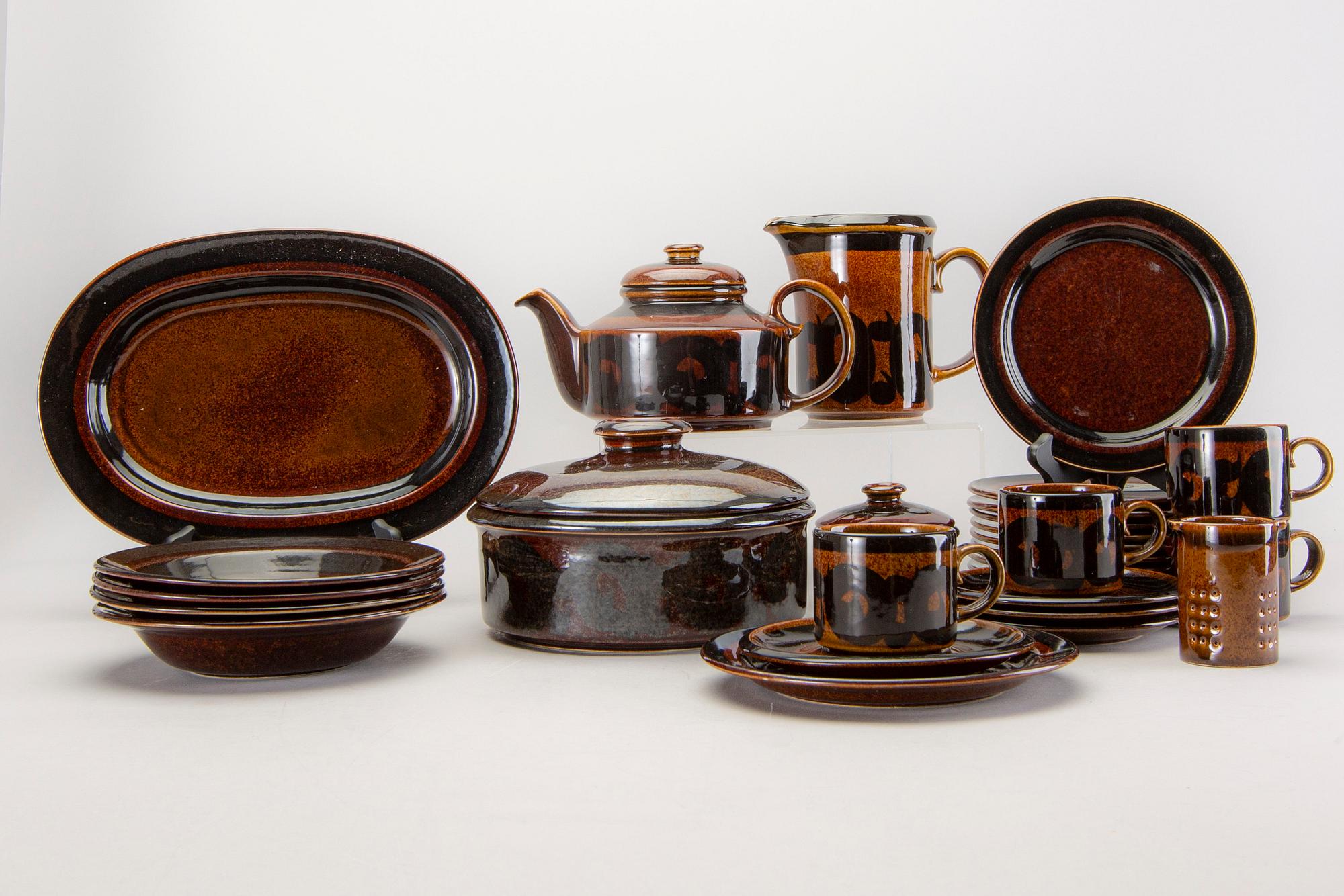 Gunvor Olin-Grönqvist,  a 24 pcs dinner service "Soraya".