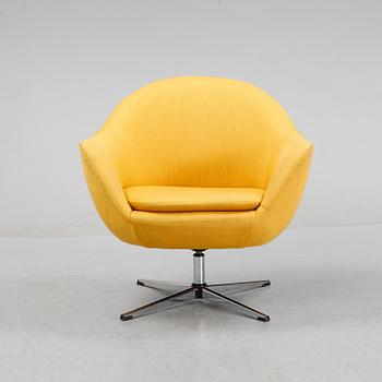 A mid 20th Century easy chair.