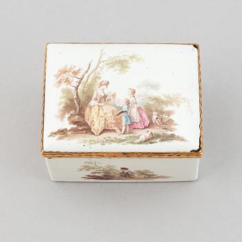 An enamel box, 18th century, and a silver-plates case, 18th/19th century.