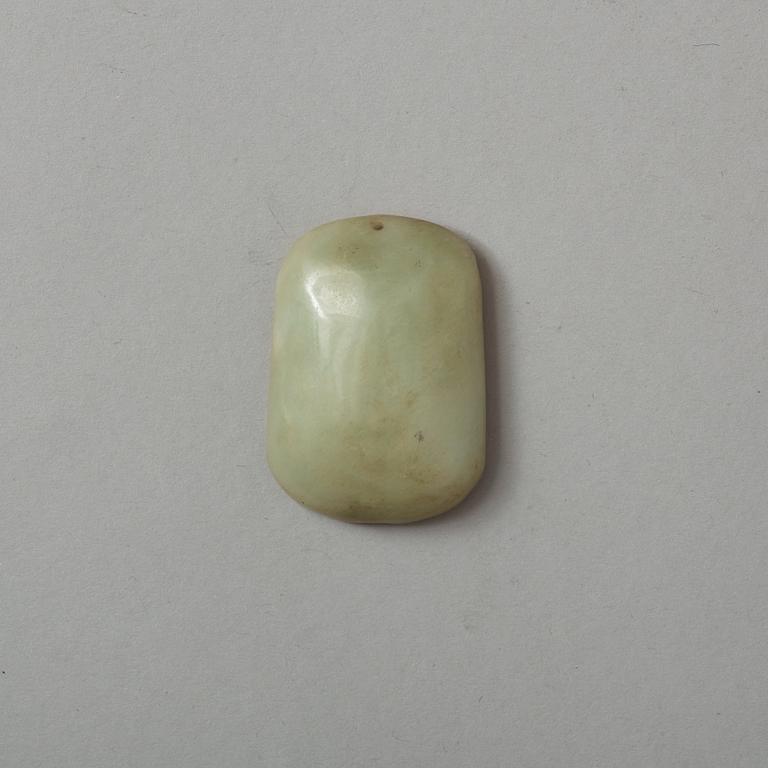 HÄNGE, nefrit. Kina, tidigt 1900-tal.