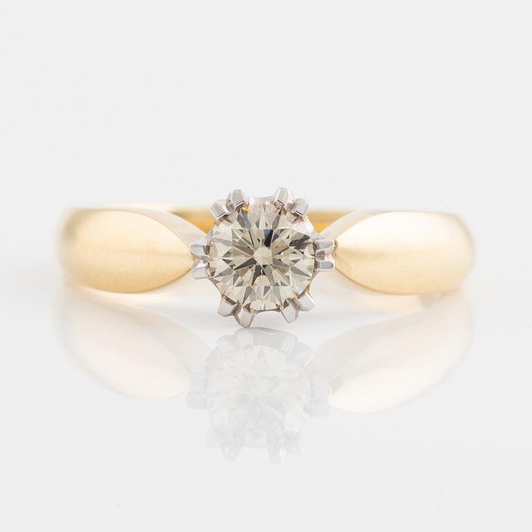 Brilliant cut diamond solitaire ring.
