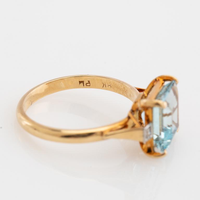 Ring, 18K gold with aquamarines and diamonds.
