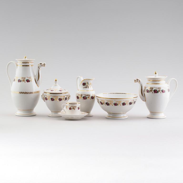 KAFFESERVIS, 16 delar, porslin senempire, 1800-talets första hälft.