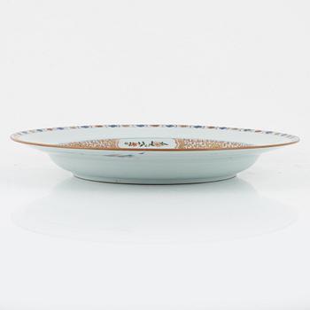 A Chinese Imariverte dish, ealry 20th Century.