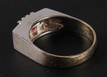 RING, vitguld, diamanter samt 4 rubiner.