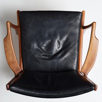 Hans J. Wegner, a pair of "AP16" teak and black leather armchairs, AP-stolen, Denmark 1950-60´s.