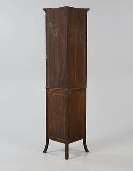 HÖRNSKÅP, omkring år 1900.