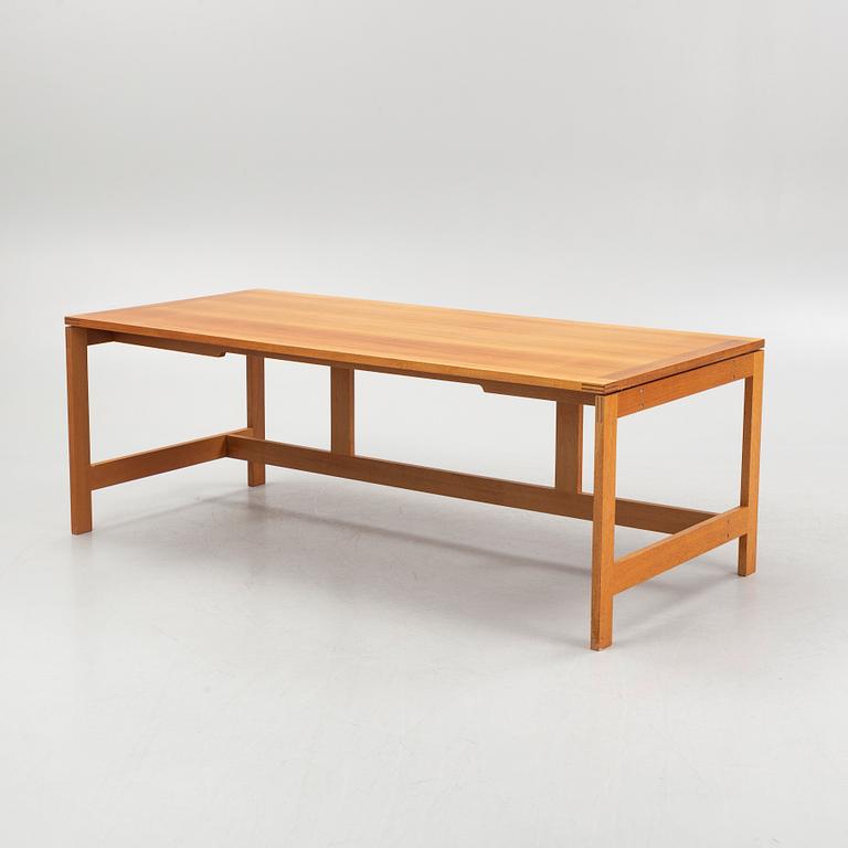 Henning Jensen and Torben Valeur, Desk with pedestal, M40 series, Fritz Hansen, second half of the 20th century.