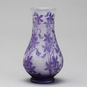 Karl Lindeberg, A Karl Lindeberg Art Nouveau cameo glass vase, Kosta, Sweden, model 106.