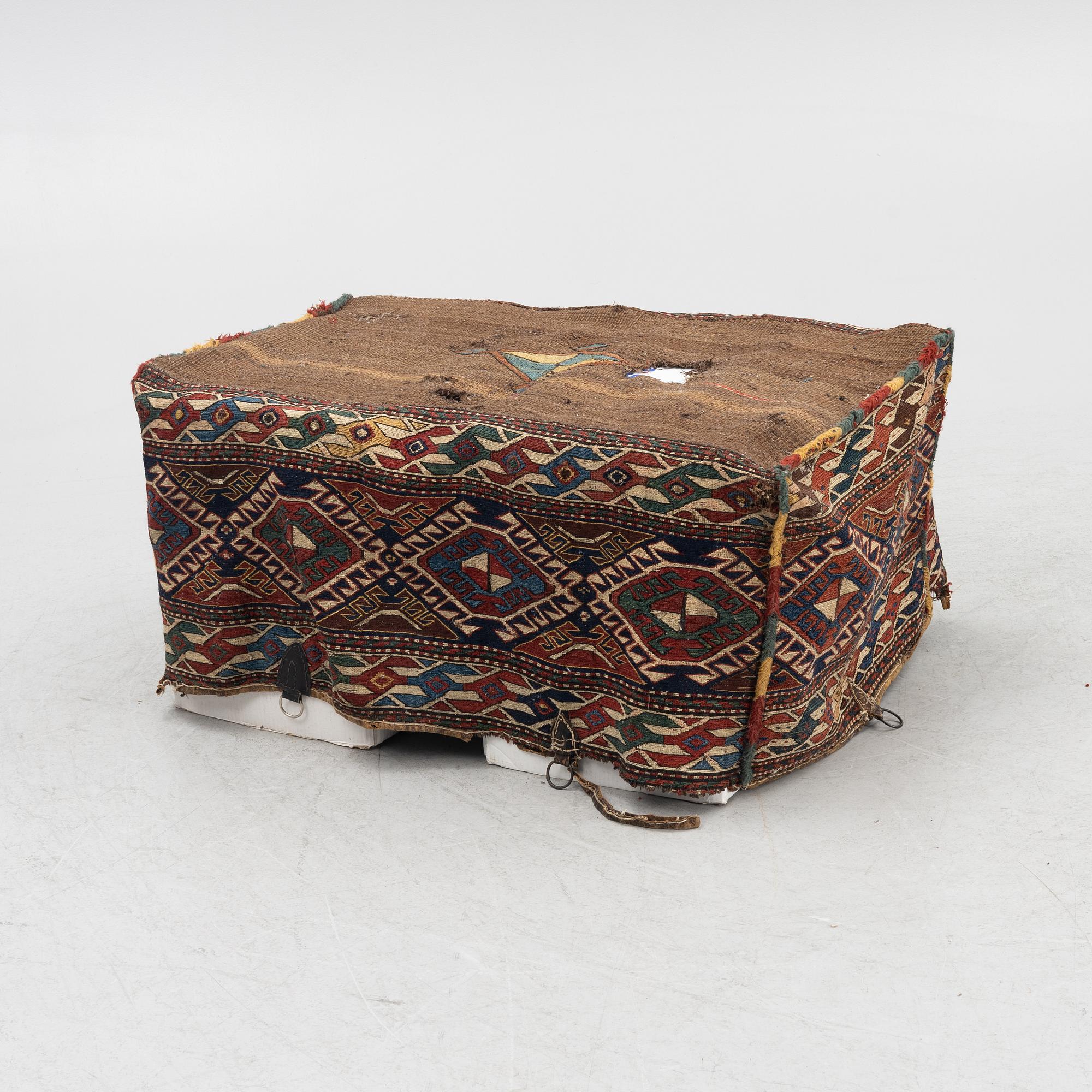 Antik Shasavan Mafrash, Längd 151, bredd 55, höjd 44 cm.