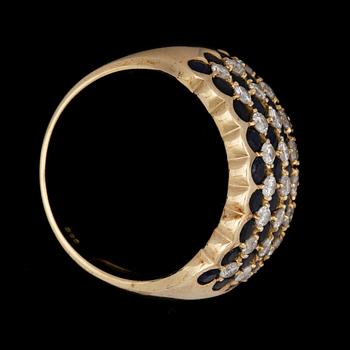 RING, guld 18 k, safirer samt briljanter, tot ca 1,20 ct. Vikt ca 10 g.