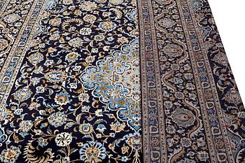 A Kashan carpet, c. 393 x 271 cm.