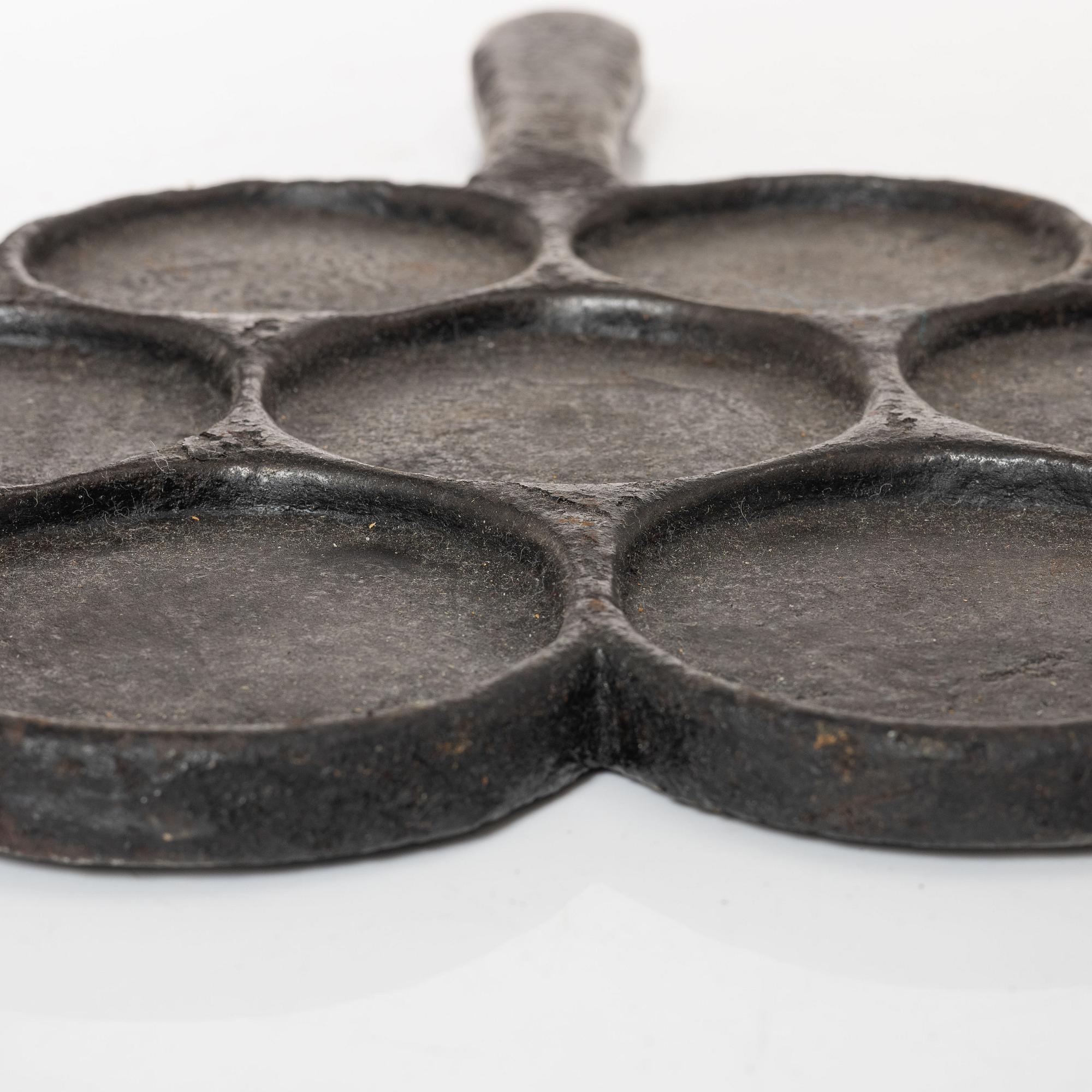 Plättjärn, två stycken, Sverige, 1700- / 1800-tal.