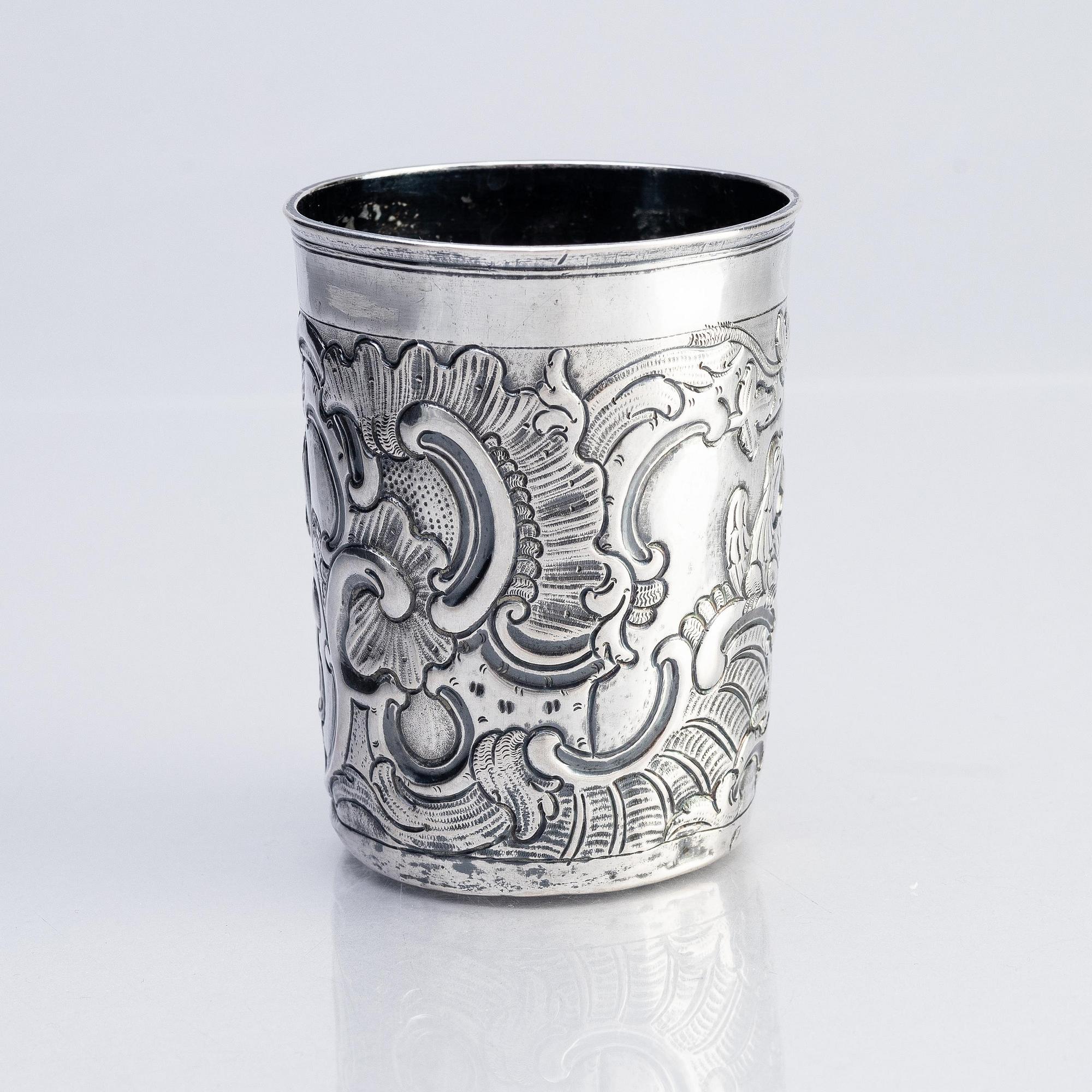 Bägare, silver, möjligen Pyetr Semenov, okänd kontrollmästare B.A (verksam 1760-1794), Moskva 1767.