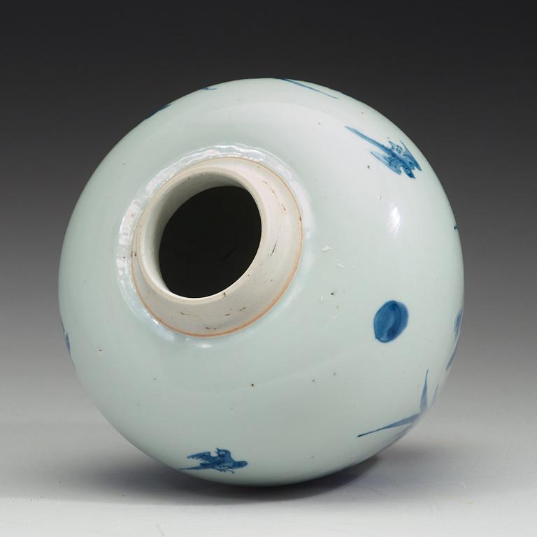 A blue and white ovoid jar, Transitional, 17th century.