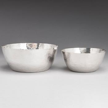 TAPIO WIRKKALA, Two silver bowls, marked TW, Kultakeskus oy, Hämeenlinna Finland 1975 and 1984.