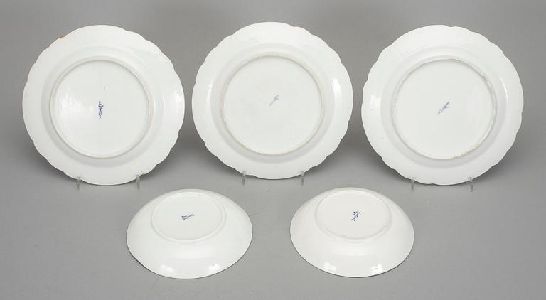 SKÅLFAT och TALLRIKAR, 3 st, porslin, bl.a.  Meissen 1800/1900.