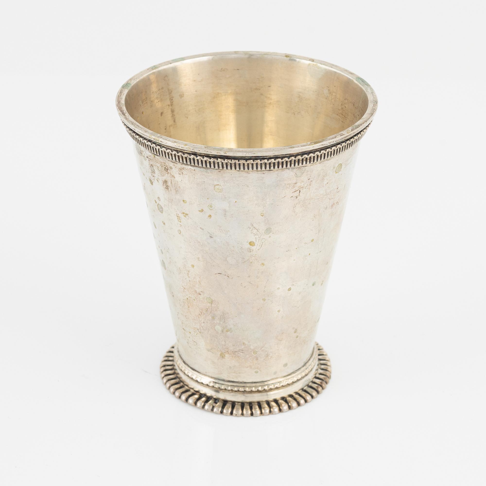 Bestick, brevkniv samt bägare, silver, bl a CG Hallberg Stockholm 1919 (24 delar).